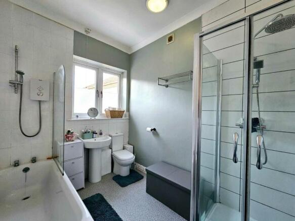 4 bed Semi-Detached for sale Image 10