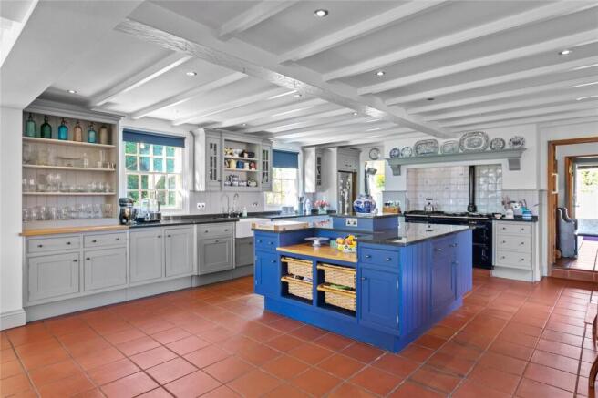 7 bed Detached for sale Image 9