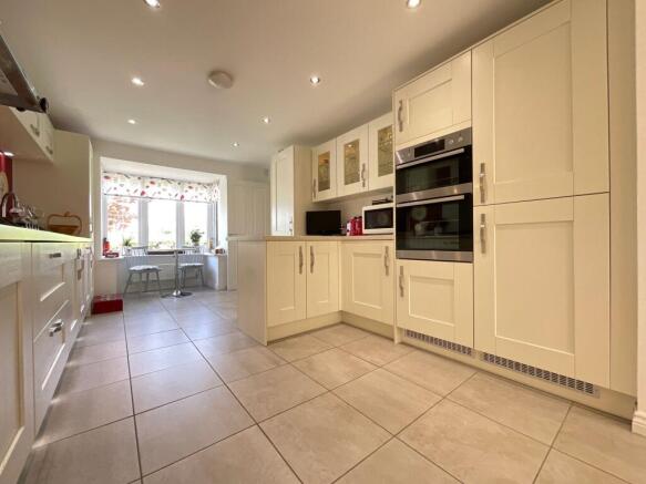 4 bed Detached for sale Image 7