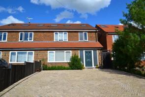 136, Stanborough Avenue, Borehamwood WD6 5LR
