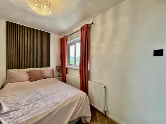 5 bed Detached to rent Image 9
