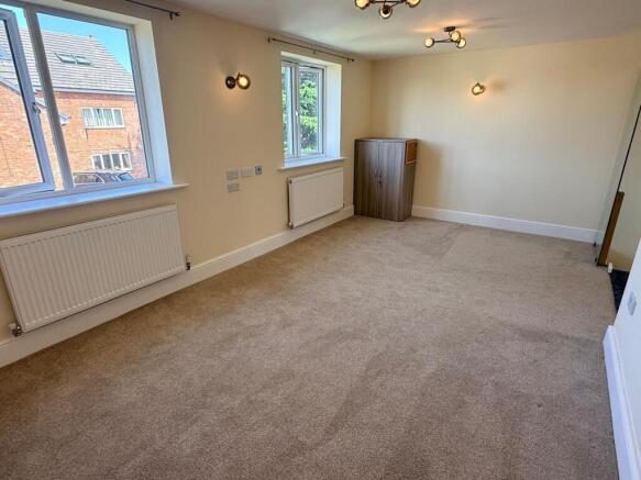 4 bed Detached to rent Image 11