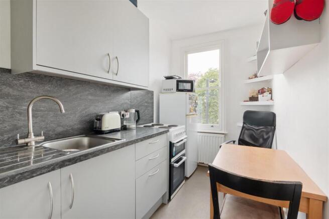 Fulham Palace Road 483 TFF PH3.jpg