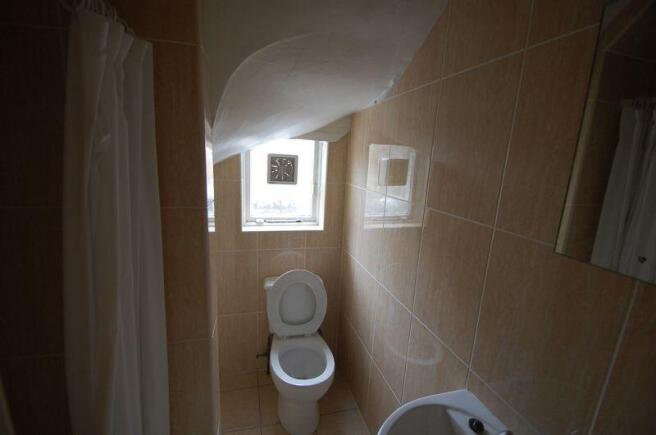 4 bed House to rent Image 10