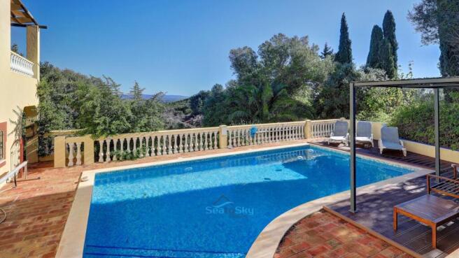 sparkling 8 x 4m pool