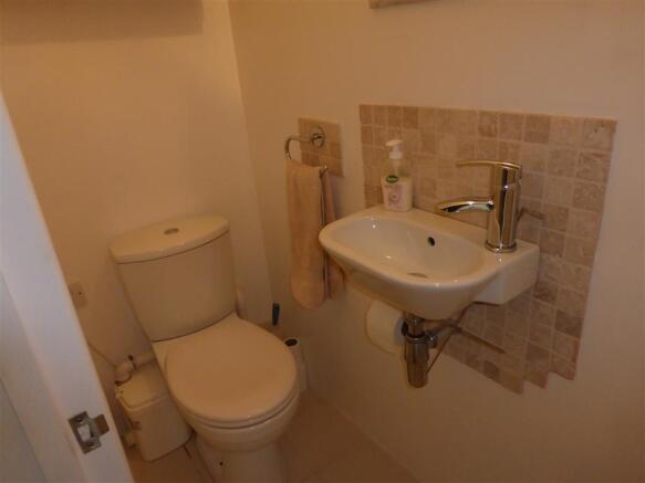 Cloakroom/wc