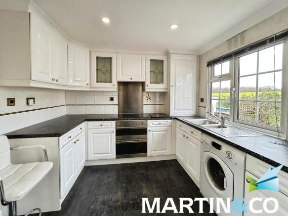 7b8a3512-WhatsApp...