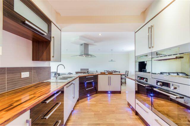 6 bed Detached for sale Image 6