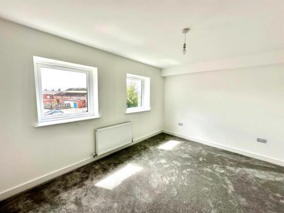3 bed Town House for sale Image 9