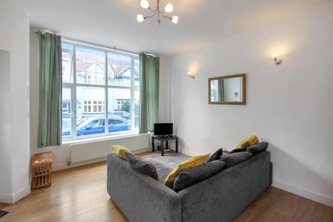 Open plan kitchen/Living area