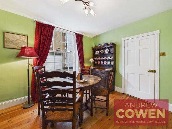 4 bed Semi-Detached for sale Image 5