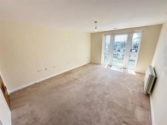 2 bed Apartment for sale Image 4