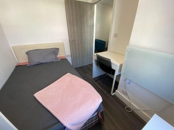 2 bed Flat to rent Image 7