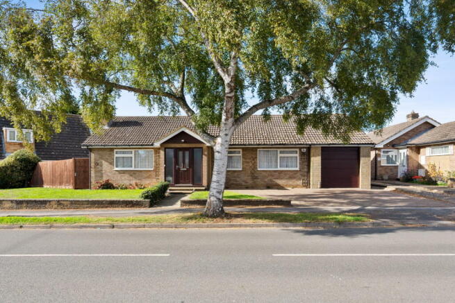 3-bed detached on Kipling Road, Kettering NN16, £350,000