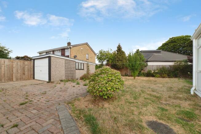 4 bed Detached Bungalow for sale Image 12