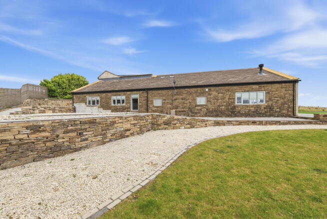 5 bed Detached to rent Image 8