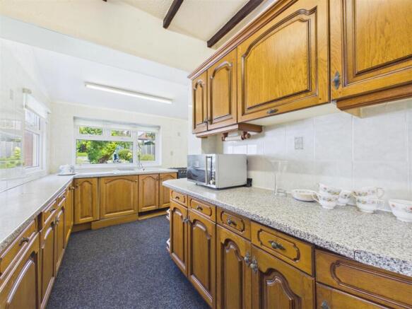 3 bed Semi-Detached for sale Image 9
