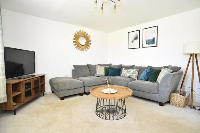 4 bed Detached to rent Image 6