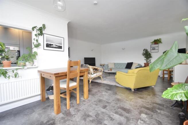 LIVING/DINING ROOM