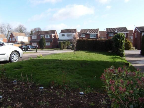 FRONT GARDEN