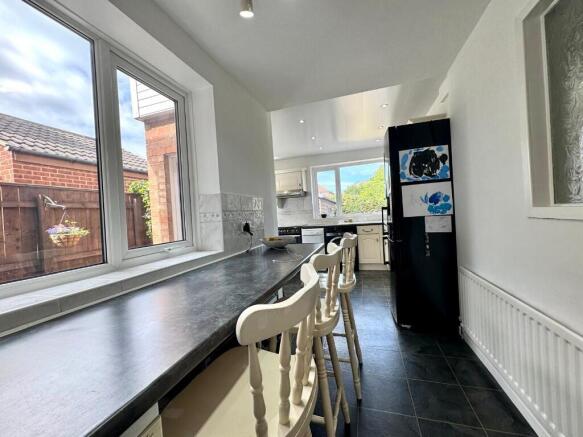 4 bed Semi-Detached for sale Image 6