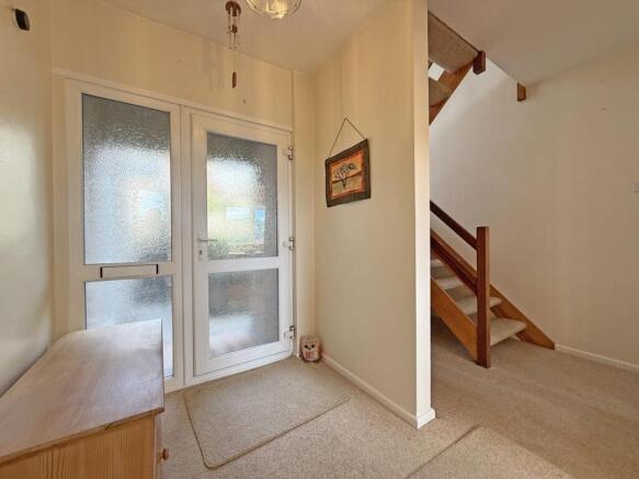Bearsdown Road 39 - Entrance Hall.jpg