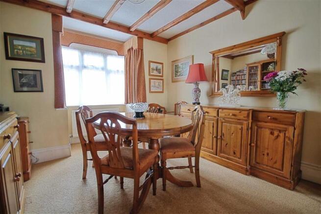 LIVING/DINING ROOM
