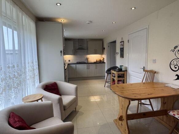 Kitchen / Breakfast area 