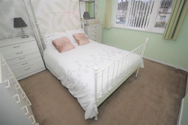 bedroom 1.JPG