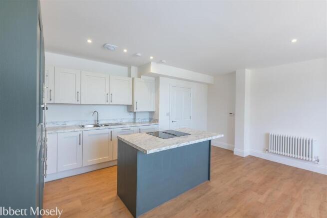 6 Kitchen.jpg