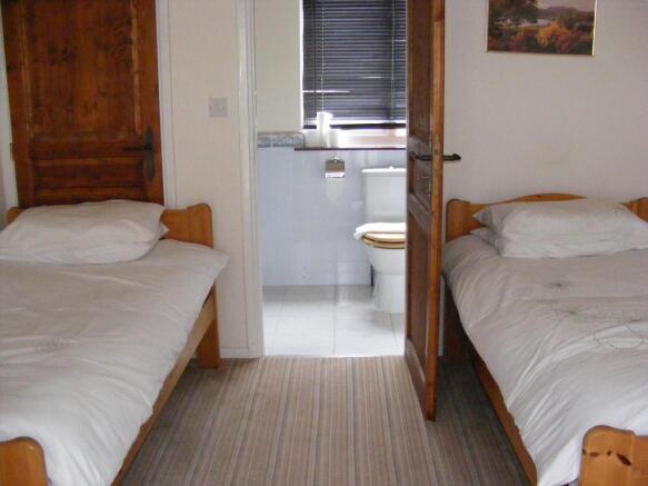 G/F twin en-suite