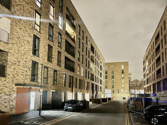 2 Bedroom, New Building, E6 For Sale by Barrain Lo