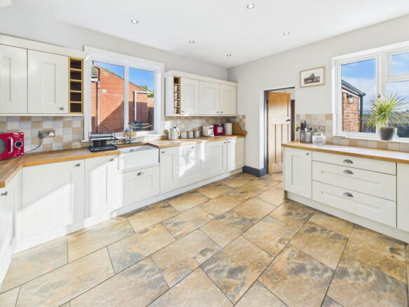 4 bed Semi-Detached for sale Image 12