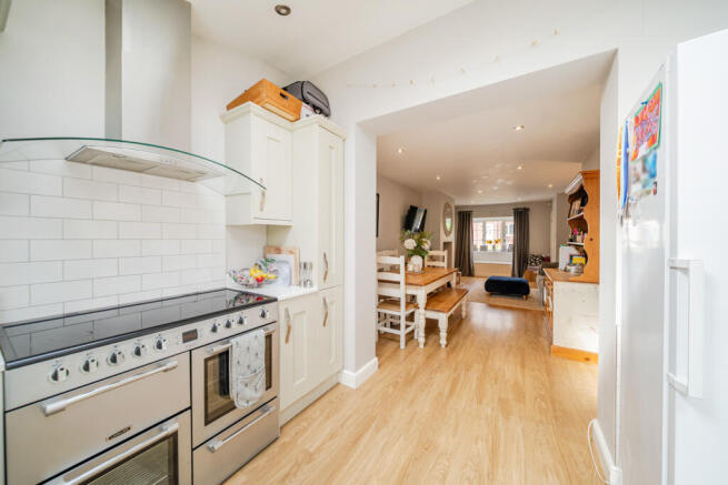 4 bed Detached for sale Image 8