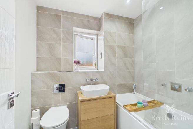 4 bed Detached for sale Image 12