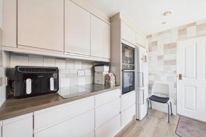 3 bed Semi-Detached for sale Image 7