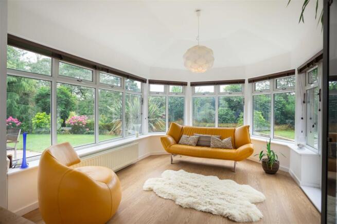 6 bed Detached for sale Image 10