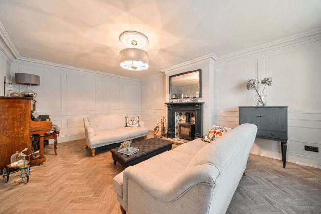 6 bed Detached for sale Image 8