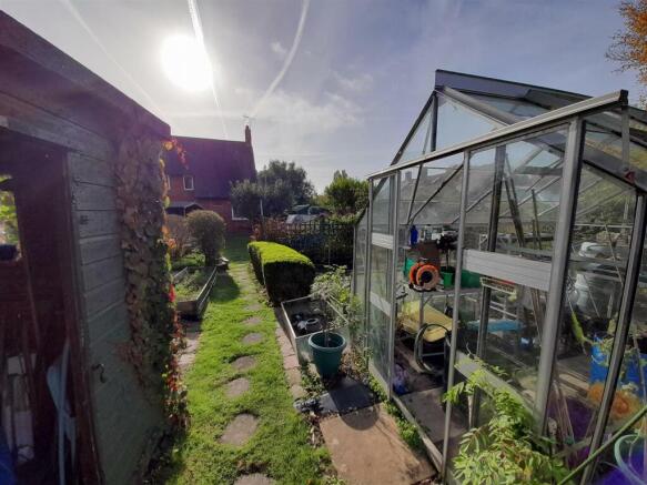 Rear garden 2.jpg