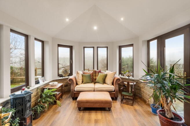 5 bed Detached for sale Image 5