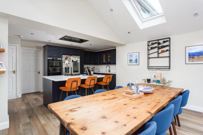 4 bed Semi-Detached for sale Image 8
