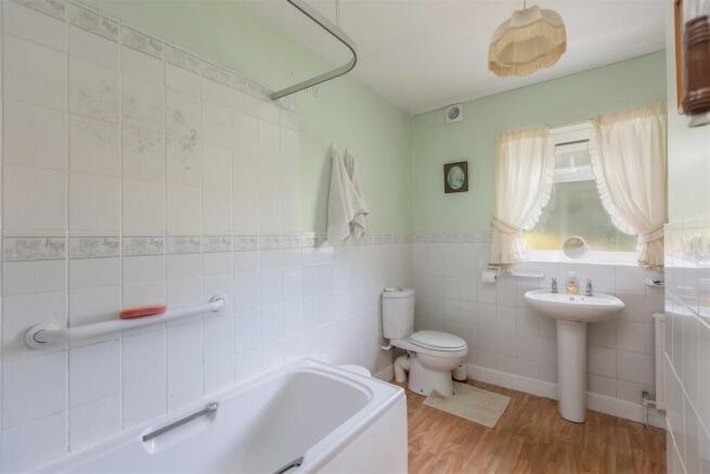 The Avenue 16 Bathroom-1.jpg