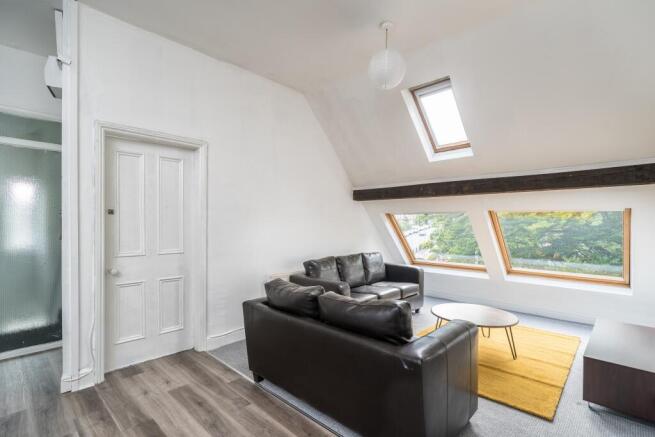 4 bed Flat to rent Image 12