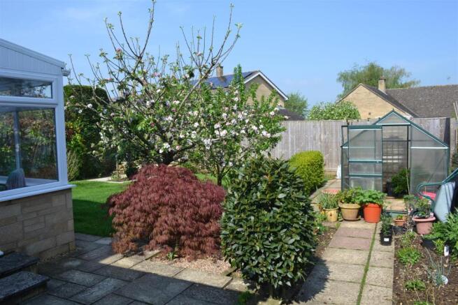 GARDEN WITH GREENHOU