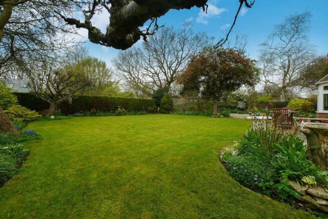 FRONT GARDEN