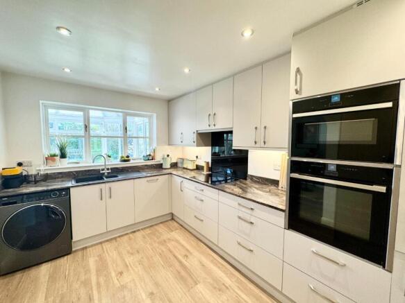 4 bed Detached for sale Image 4
