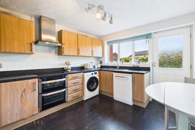 4 bed Detached for sale Image 6