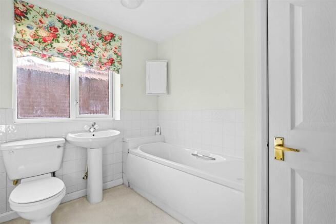 1 Hunt Avenue - bathroom (brochure).jpg