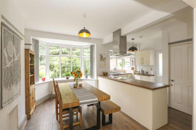3 bed Semi-Detached for sale Image 6