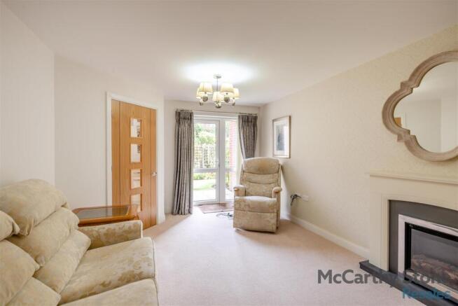 8699344-interior14.jpg